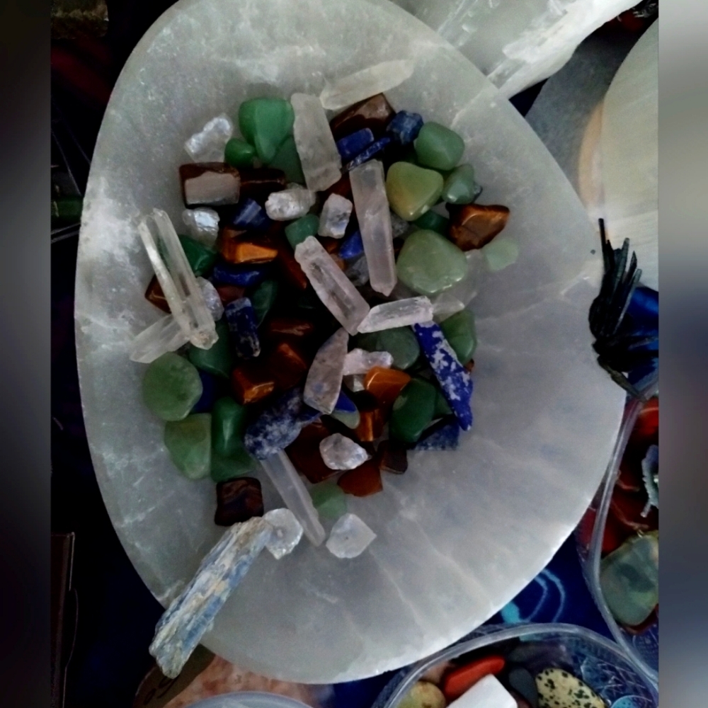 Crystal & Gemstone Scoop